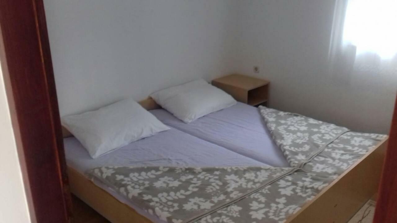 Apartmani Misak Vrsi Esterno foto