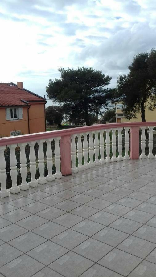 Apartmani Misak Vrsi Esterno foto